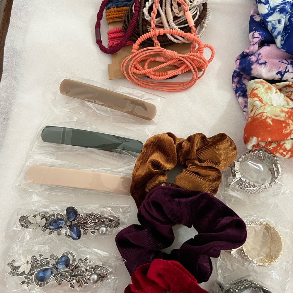 A huge bundle of Women's Hair Accessories - Picture 2 of 14